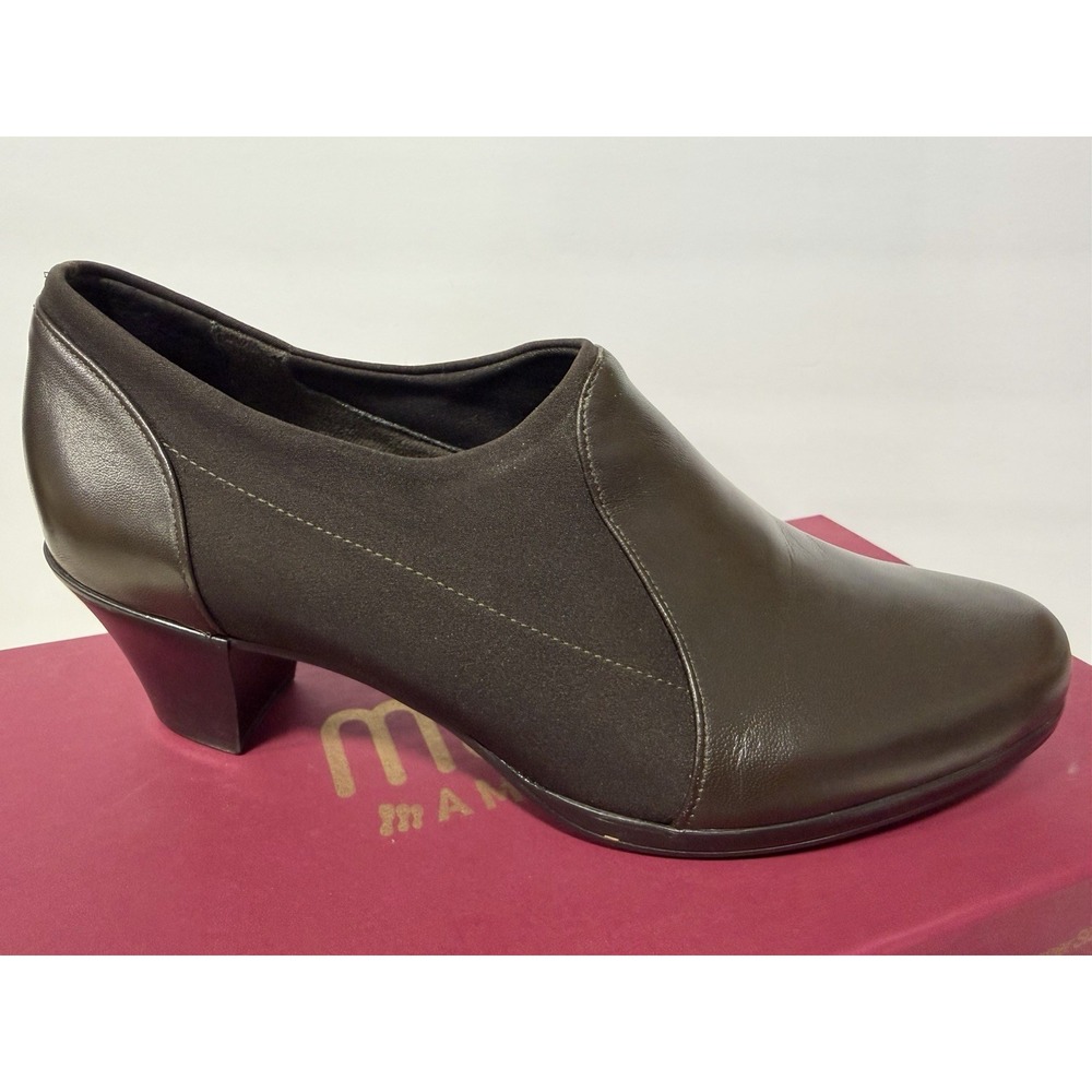 Munro American Pria Womens 9 WW Extra Wide Brown Leather Stretch Pumps NIB